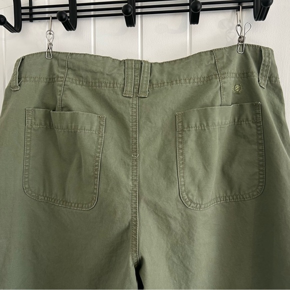 Izod Green Women's Cargo Pants - Picture 4 of 12
